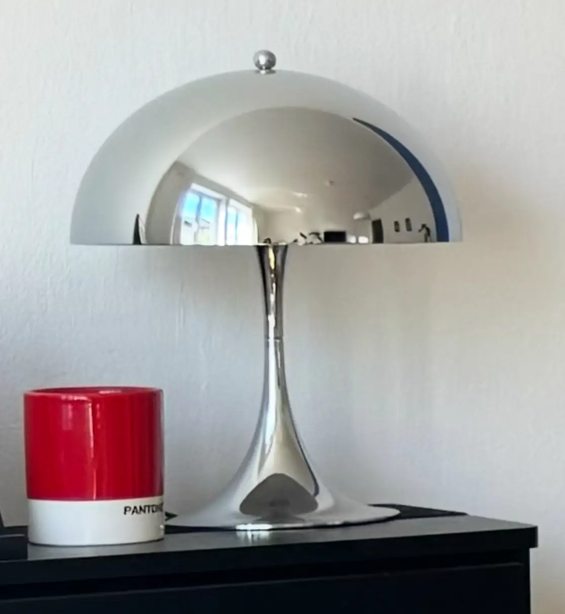 Chrom-Pilzlampe mit Pantone-Becher